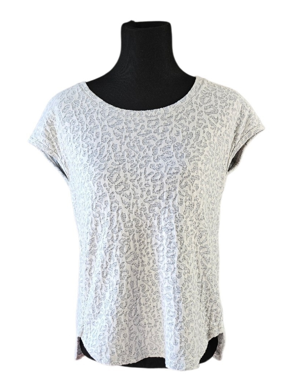 Jane And Delancey Textured Leopard Print Top Medium Gray Short Sleeve
